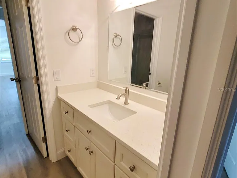 116 SE 8th Ave — Photo 7