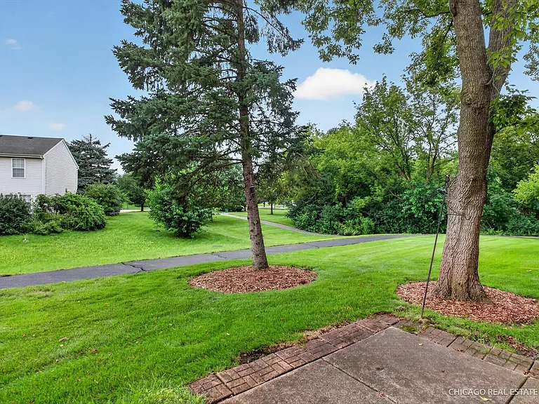 152 Brittany Dr — Photo 15