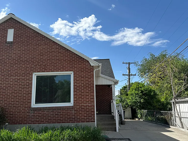 1042 E Lorraine Ave — Photo 18