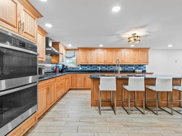 43 Lynnfield St, Peabody, MA 01960