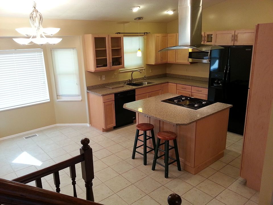Granite Counters & Dining