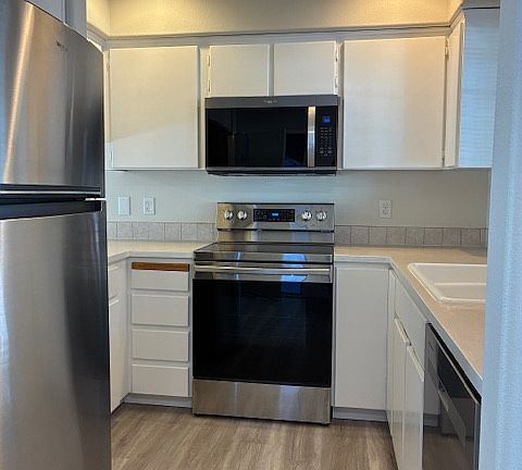 5th image of 831 NE 71st Ave