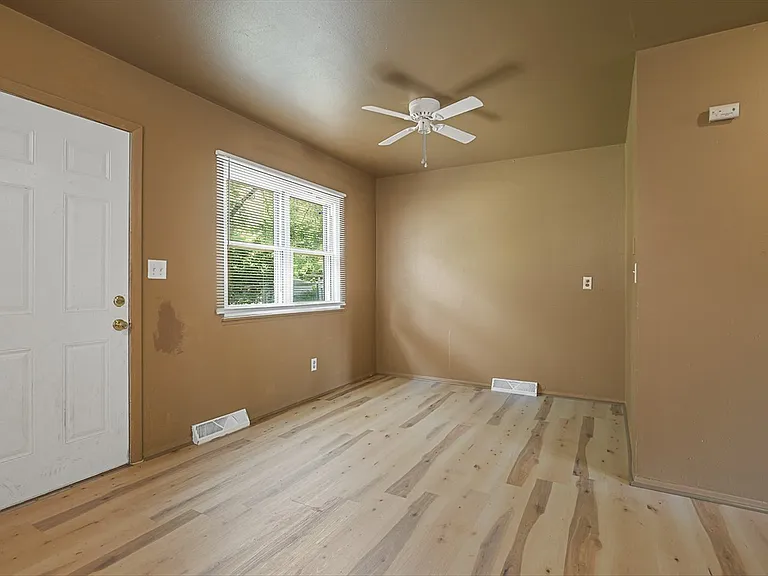 1118 Lincoln Ave — Photo 6