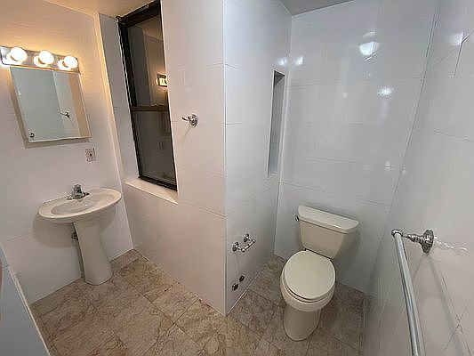 3rd image of 158 Stanton St APT 4