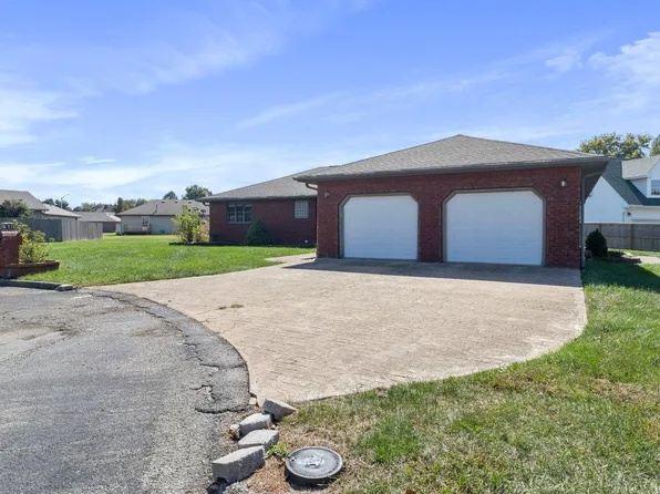 1603M Davis Cir, Mountain Grove, MO 65711