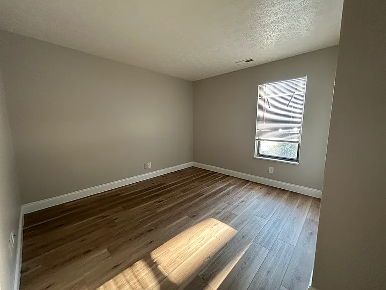 Emberwood Apartments — Photo 14