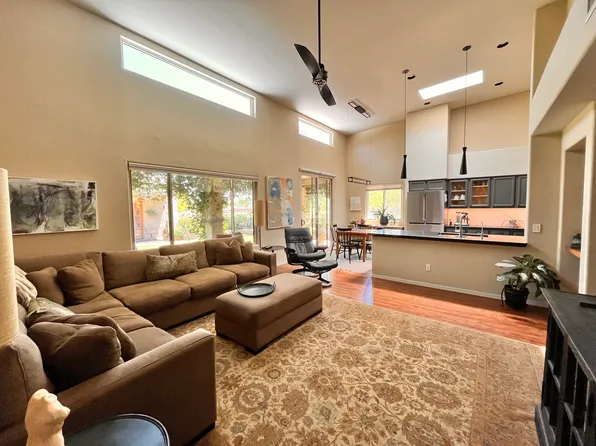 845 E Josephine Canyon Dr, Green Valley, AZ 85614