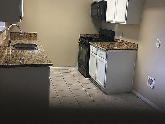5th image of 2418 Daffodil St