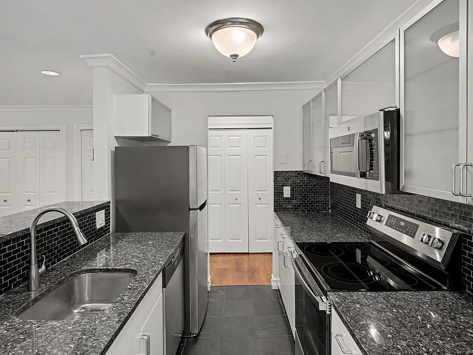 1st image of 180 Glenbrook Rd #I