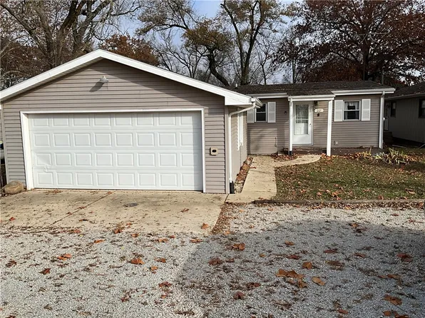 22 Lakeview Dr, Neoga, IL 62447