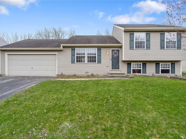 5726 Boulia Dr, Clay, NY 13041