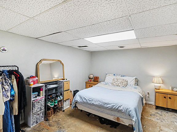 5th image of 2034 Royce Ave