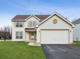 521 Waterford Dr, Oswego, IL 60543