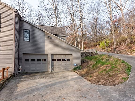3rd image of 202 Lovely Mount Dr