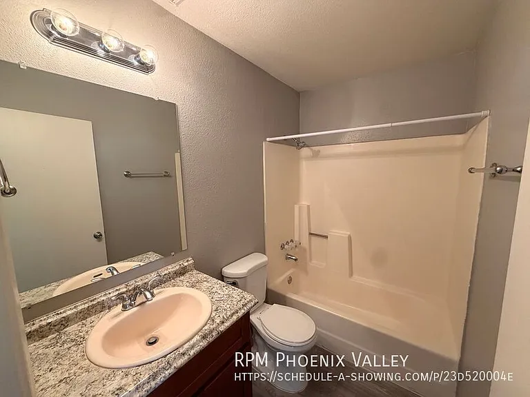 Glendale Groves — Photo 14