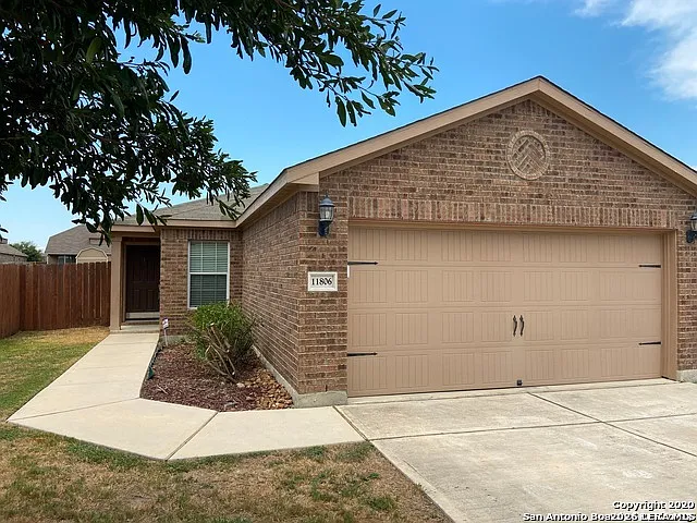 3 bed, 2.0 bath, 1188 sqft, $1,395 — Photo 1
