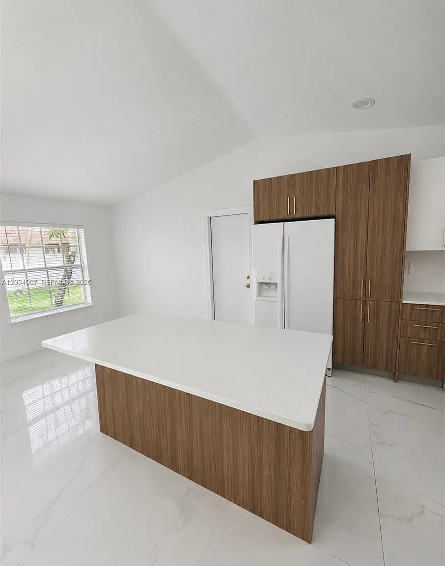 3 bed, 2.0 bath, $3,700 — Photo 2