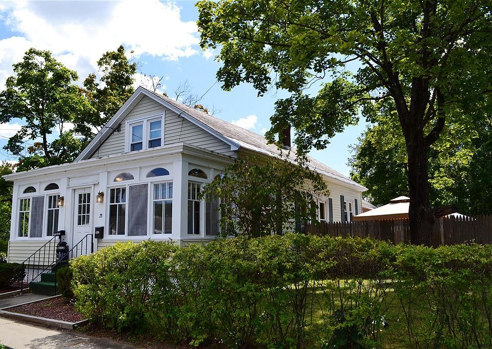 1st image of 28 Stewart Ave