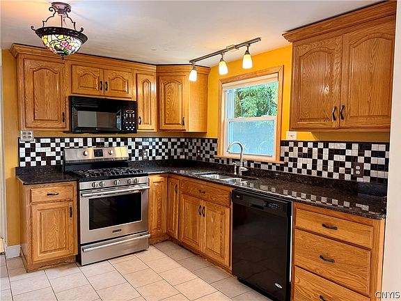 2nd image of 2643 Remington Rd
