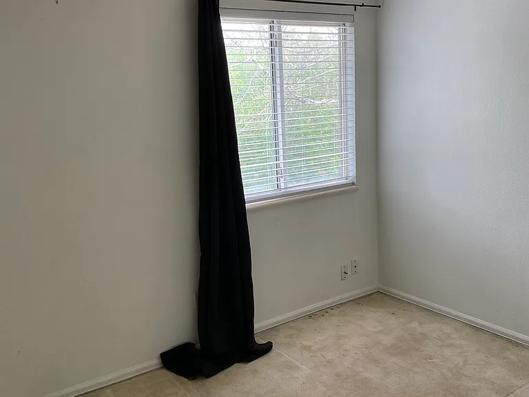 Upstairs guest bedroom with full bathroom in hallway