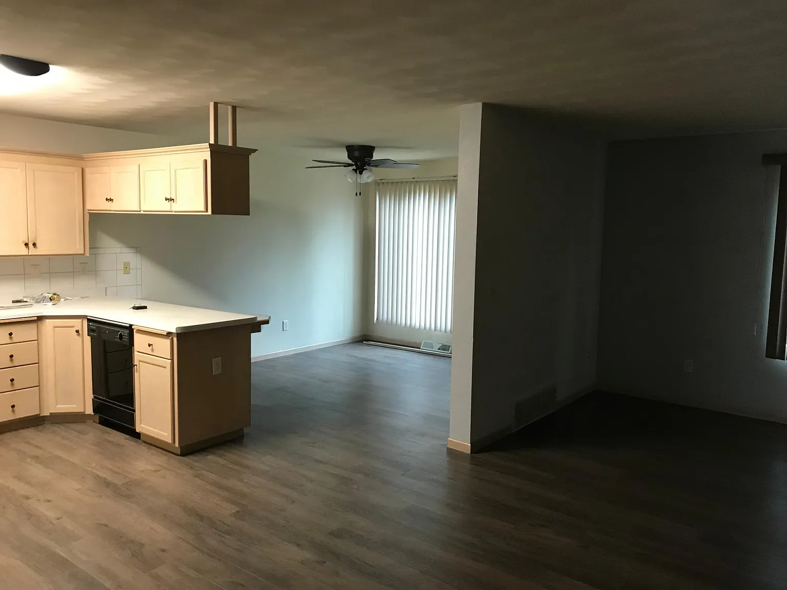 4 bed, 2.5 bath, 1600 sqft, $1,585 — Photo 4