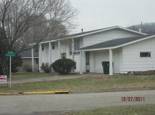 1316 S 14th St, Prairie Du Chien, WI 53821