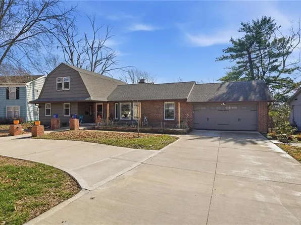 9721 Winslow Pl, Kansas City, MO 64131