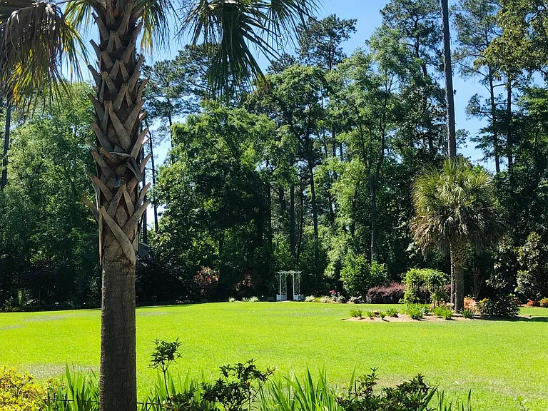 Garland Dr — Photo 1