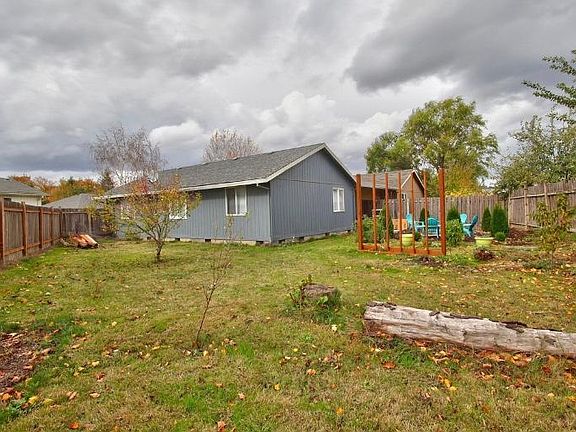 Enclosed backyard. Log and 4x4s have been removed.
