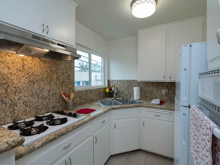 608Hayw — Photo 2
