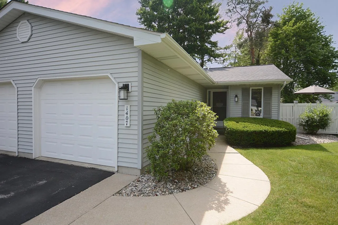 1407 Pheasant Ridge Dr photo 1