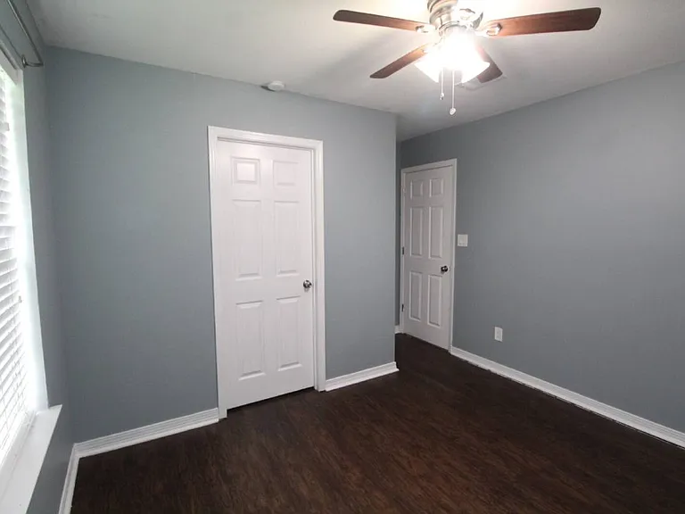2709 Chicago Ct — Photo 10