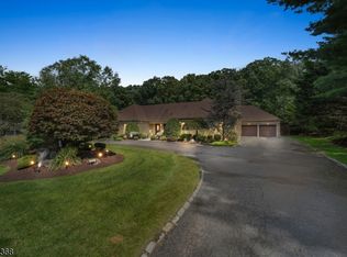 88 Tree Top Dr, Springfield, NJ 07081