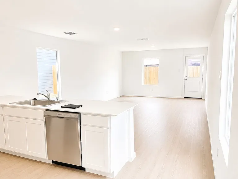 6310 Pelican Way — Photo 3