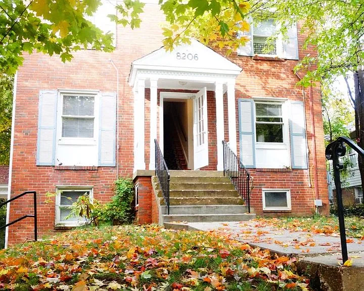 8206 Greenwood Ave — Photo 61