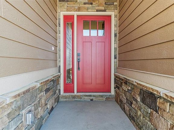 5th image of 809 W Solomon Dr