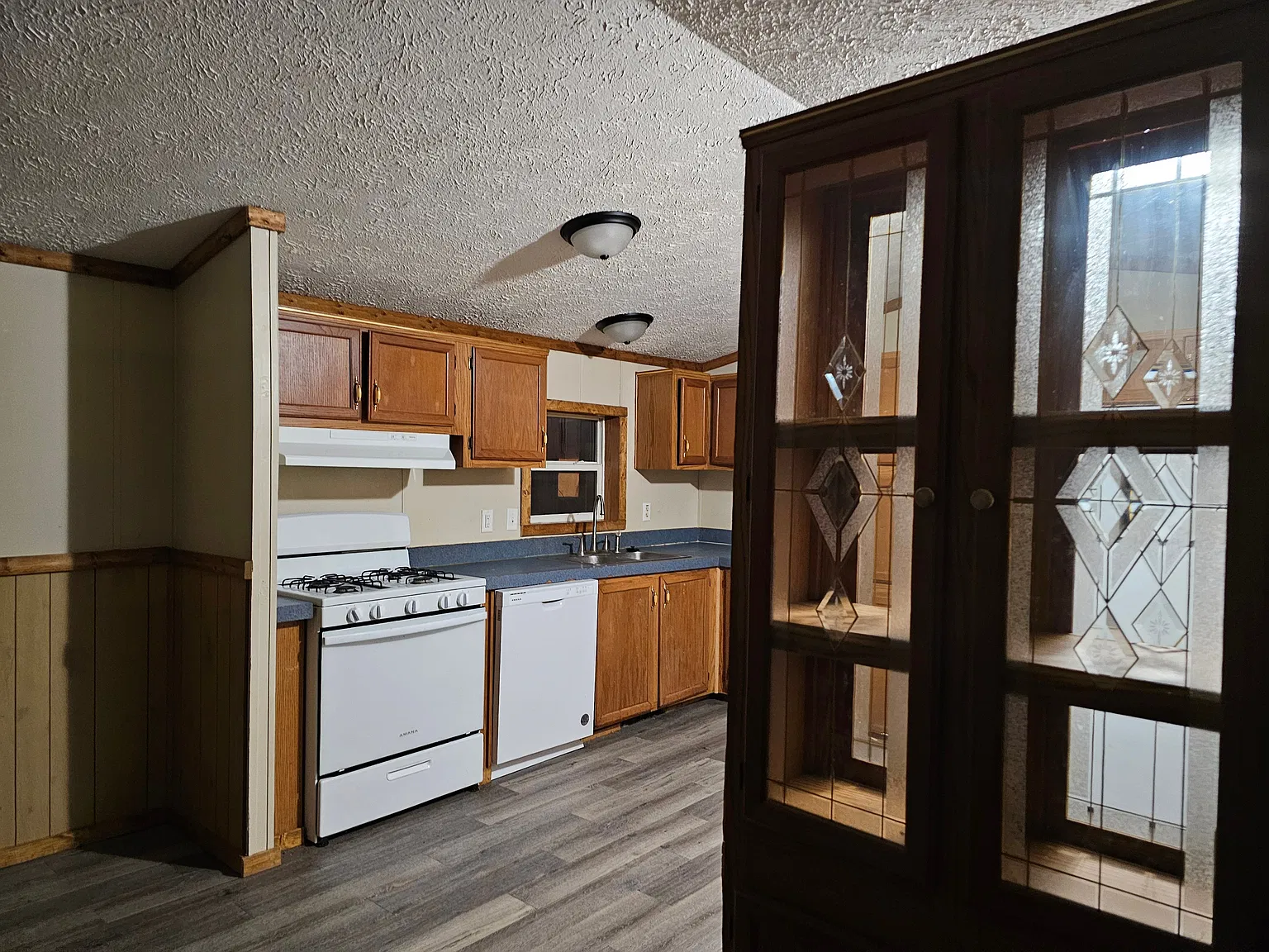 3 bed, 1200 sqft, $1,300 — Photo 4