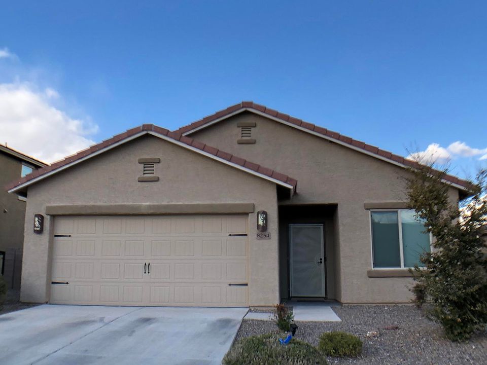 1st image of 8254 W Kittiwake Ln