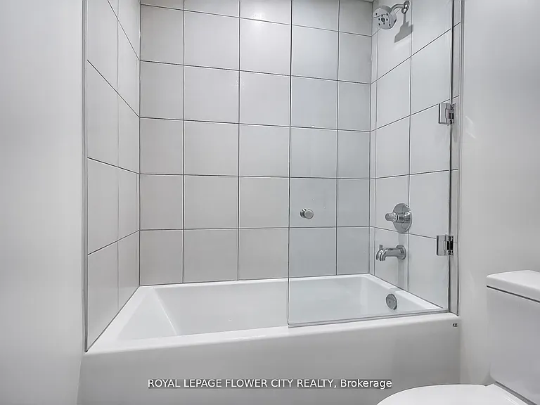 212 King William St #1011 — Photo 25