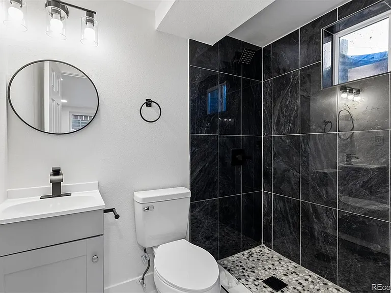 363 S Ivy St — Photo 17