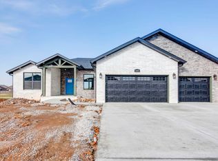 685 N Foxhill Cir, Nixa, MO 65714