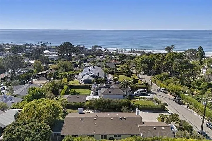 445 Avenida Primavera — Photo 29