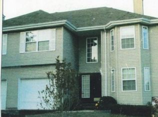 4 Roxiticus Ct, Annandale, NJ 08801