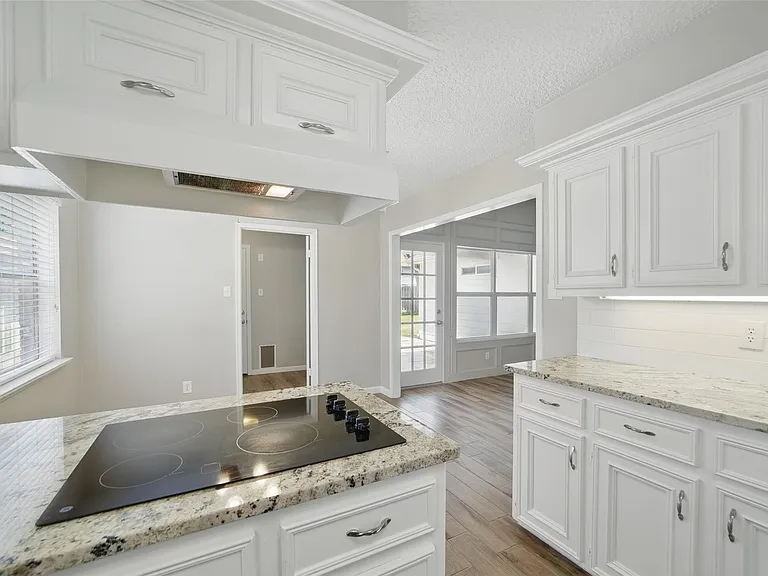 22406 Prince George St — Photo 13