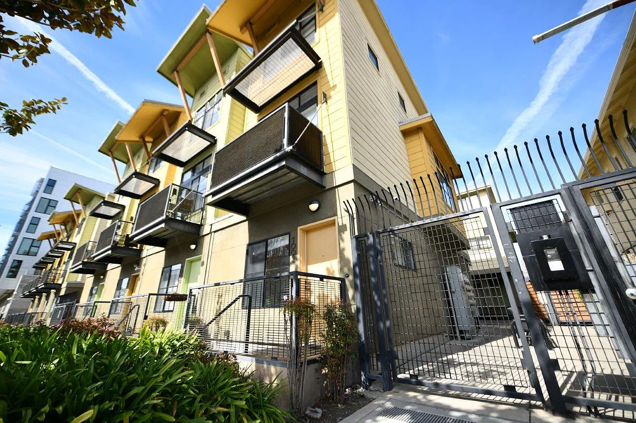 2 bed, 2.5 bath, 1416 sqft, $3,195 — Photo 1
