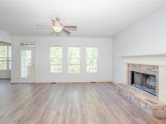 4th image of 279 Village Park Dr