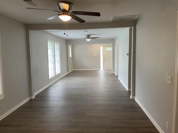 309 E Pine St, Daisetta, TX 77533