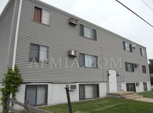 205 Clymer Rd APT 1, Hiawatha, IA 52233