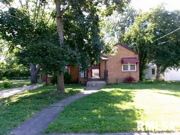 1425 N 5th St, Chillicothe, IL 61523