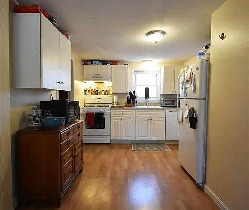 3rd image of 382 Riverside Dr APT 1